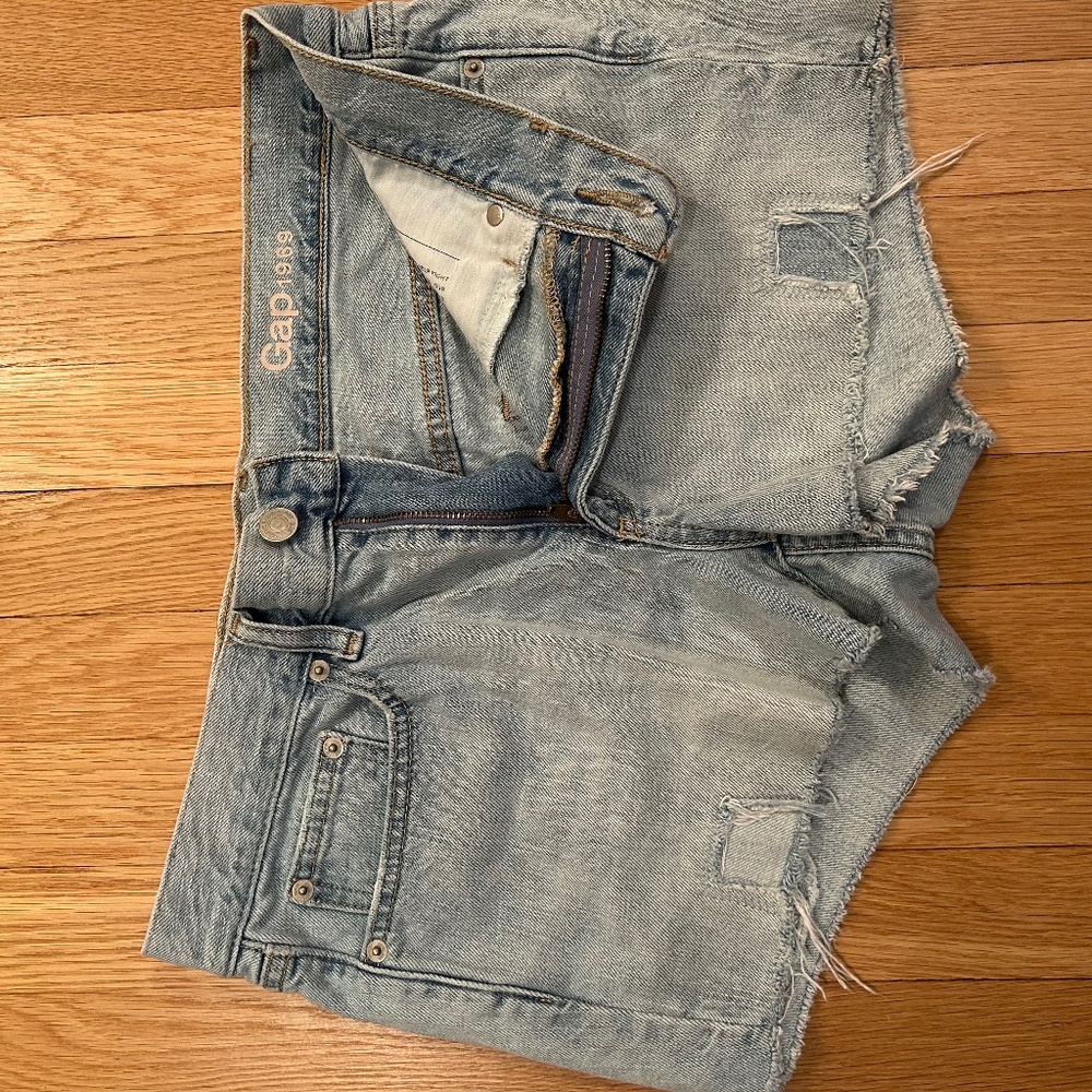 Gap shorts